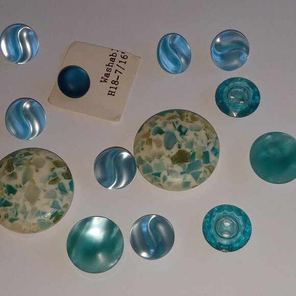 13 Retro Blue Vintage Buttons - Picture 11 of 12